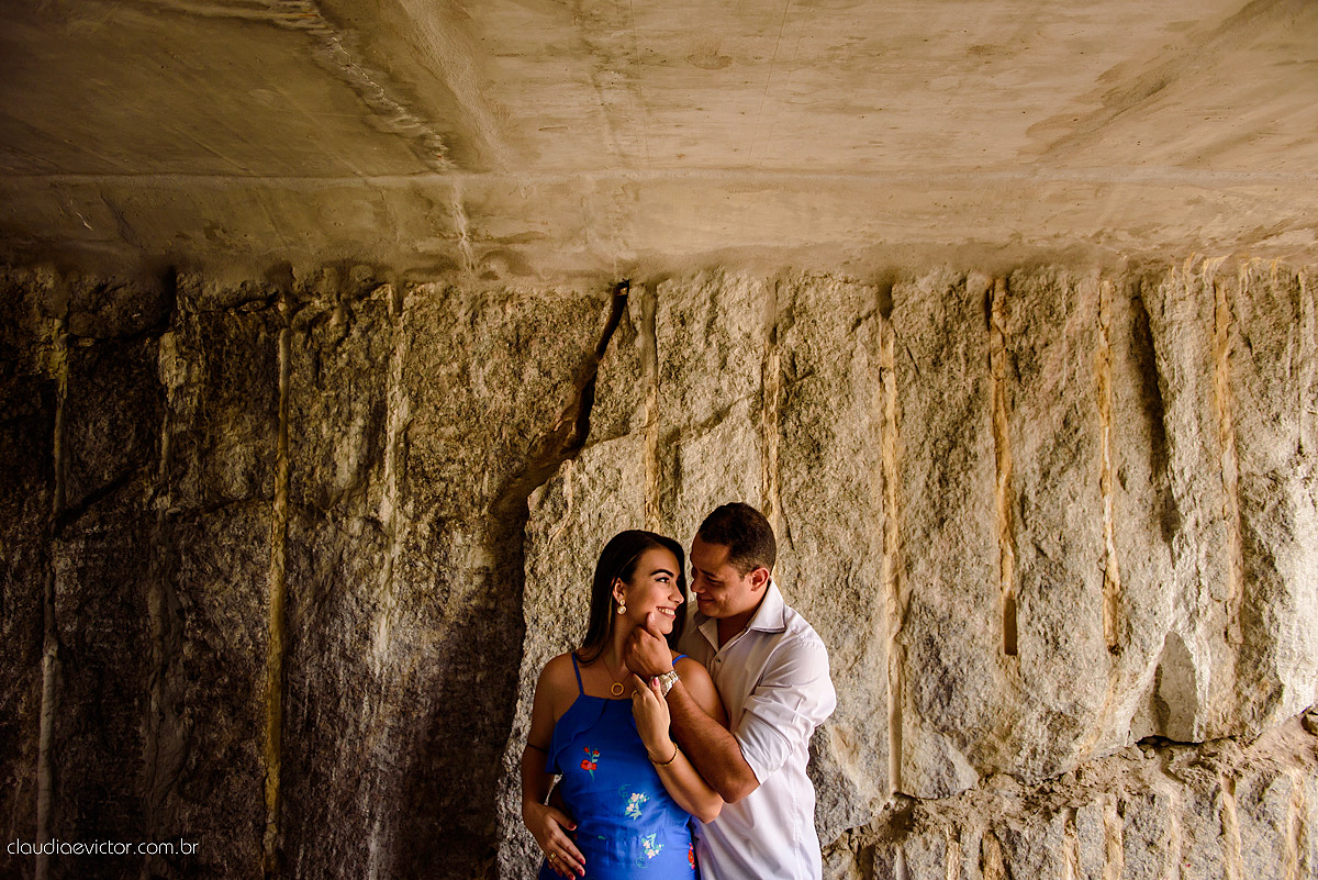 Lindo ensaio de casal e namoro pré-casamento realizado em Vitória no Projeto Tamar e na Ilha do Frade por fotógrafos de casamento de vila velha fotógrafos de casamento de vitória fotógrafos de casamento de serra Espírito Santo ES com noivo e noiva