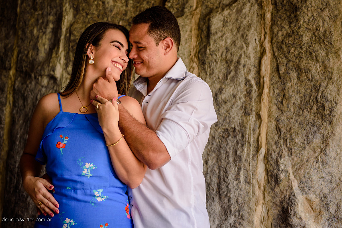 Lindo ensaio de casal e namoro pré-casamento realizado em Vitória no Projeto Tamar e na Ilha do Frade por fotógrafos de casamento de vila velha fotógrafos de casamento de vitória fotógrafos de casamento de serra Espírito Santo ES com noivo e noiva