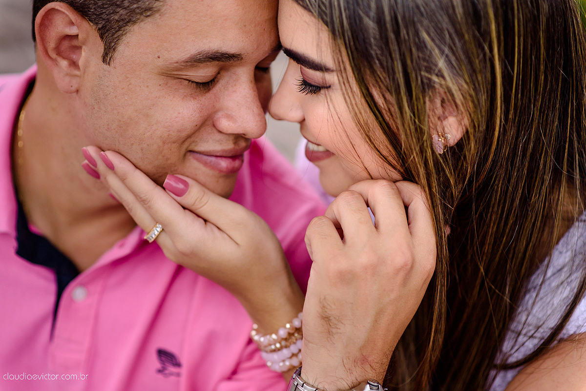 Lindo ensaio de casal e namoro pré-casamento realizado em Vitória no Projeto Tamar e na Ilha do Frade por fotógrafos de casamento de vila velha fotógrafos de casamento de vitória fotógrafos de casamento de serra Espírito Santo ES com noivo e noiva