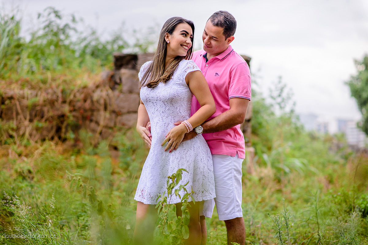 Lindo ensaio de casal e namoro pré-casamento realizado em Vitória no Projeto Tamar e na Ilha do Frade por fotógrafos de casamento de vila velha fotógrafos de casamento de vitória fotógrafos de casamento de serra Espírito Santo ES com noivo e noiva