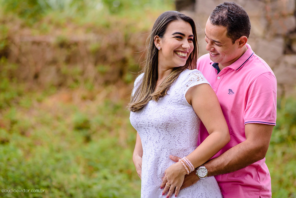 Lindo ensaio de casal e namoro pré-casamento realizado em Vitória no Projeto Tamar e na Ilha do Frade por fotógrafos de casamento de vila velha fotógrafos de casamento de vitória fotógrafos de casamento de serra Espírito Santo ES com noivo e noiva