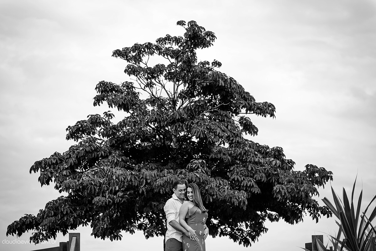 Lindo ensaio de casal e namoro pré-casamento realizado em Vitória no Projeto Tamar e na Ilha do Frade por fotógrafos de casamento de vila velha fotógrafos de casamento de vitória fotógrafos de casamento de serra Espírito Santo ES com noivo e noiva