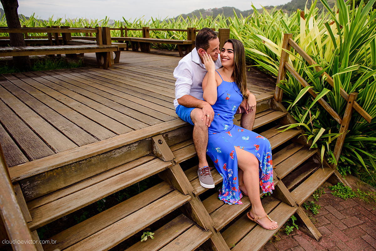 Lindo ensaio de casal e namoro pré-casamento realizado em Vitória no Projeto Tamar e na Ilha do Frade por fotógrafos de casamento de vila velha fotógrafos de casamento de vitória fotógrafos de casamento de serra Espírito Santo ES com noivo e noiva