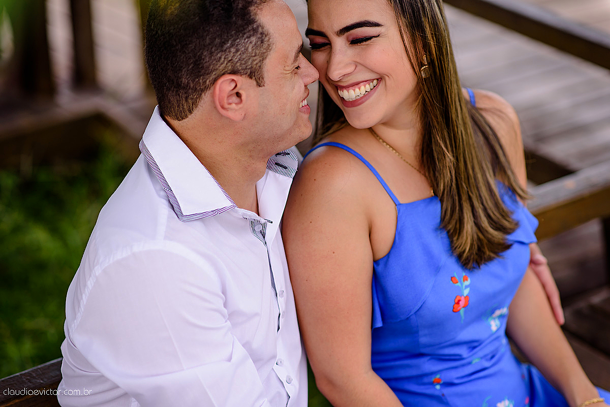 Lindo ensaio de casal e namoro pré-casamento realizado em Vitória no Projeto Tamar e na Ilha do Frade por fotógrafos de casamento de vila velha fotógrafos de casamento de vitória fotógrafos de casamento de serra Espírito Santo ES com noivo e noiva