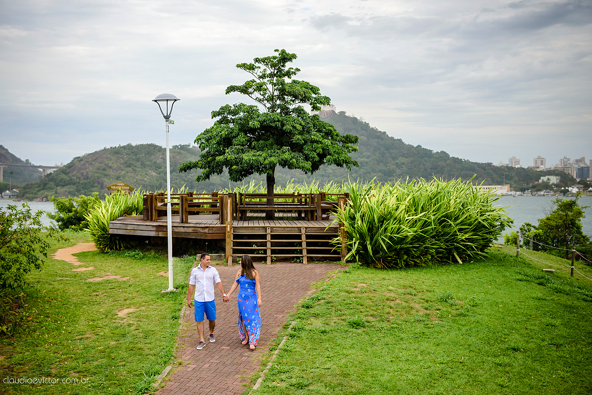 Lindo ensaio de casal e namoro pré-casamento realizado em Vitória no Projeto Tamar e na Ilha do Frade por fotógrafos de casamento de vila velha fotógrafos de casamento de vitória fotógrafos de casamento de serra Espírito Santo ES com noivo e noiva