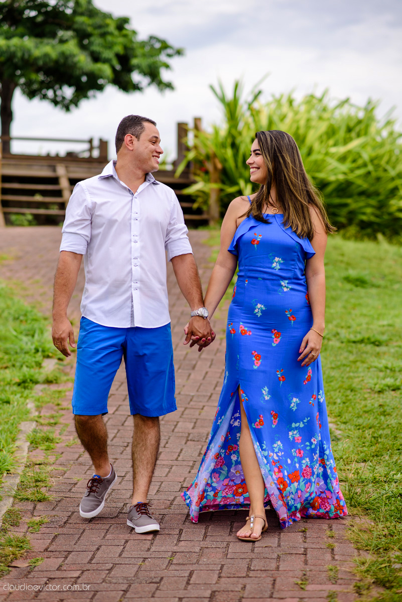 Lindo ensaio de casal e namoro pré-casamento realizado em Vitória no Projeto Tamar e na Ilha do Frade por fotógrafos de casamento de vila velha fotógrafos de casamento de vitória fotógrafos de casamento de serra Espírito Santo ES com noivo e noiva