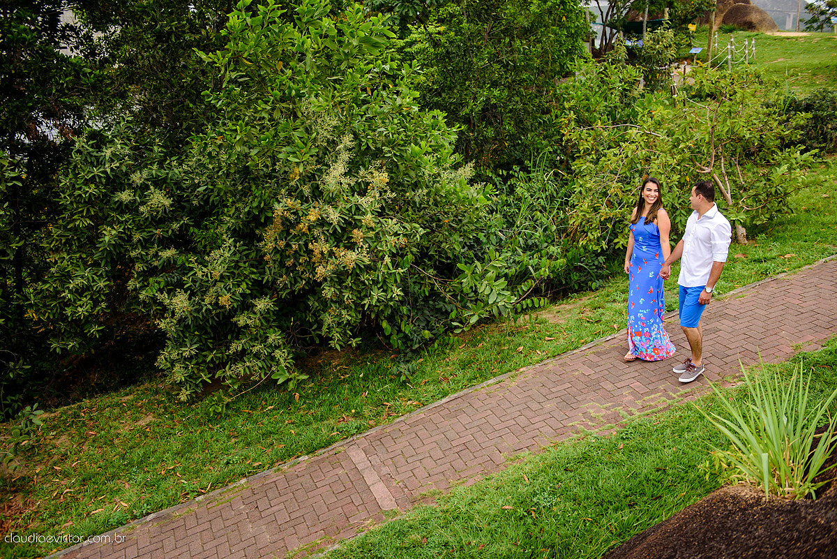 Lindo ensaio de casal e namoro pré-casamento realizado em Vitória no Projeto Tamar e na Ilha do Frade por fotógrafos de casamento de vila velha fotógrafos de casamento de vitória fotógrafos de casamento de serra Espírito Santo ES com noivo e noiva