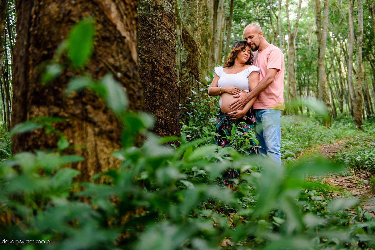Ensaio de Gestante realizado por fotógrafos de casamento de Vila Velha fotógrafos de casamento de vitória fotógrafos de casamento de serra Espírito Santo ES num estúdio musical com instrumentos, pôr do sol ,floresta, ruínas e felicidade