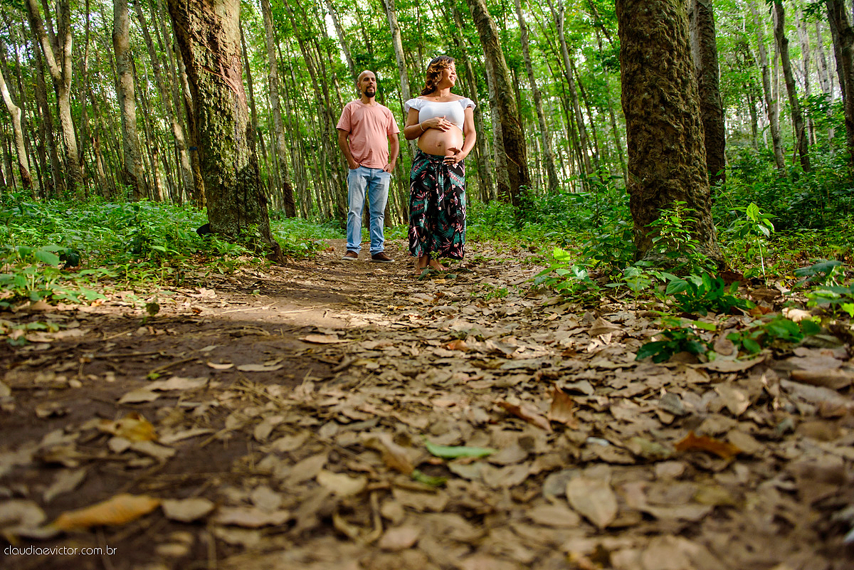 Ensaio de Gestante realizado por fotógrafos de casamento de Vila Velha fotógrafos de casamento de vitória fotógrafos de casamento de serra Espírito Santo ES num estúdio musical com instrumentos, pôr do sol ,floresta, ruínas e felicidade