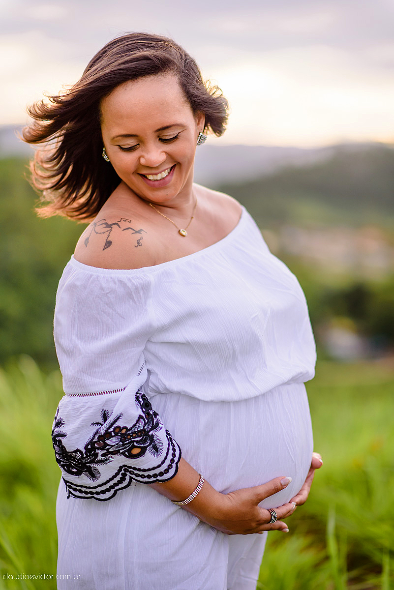 Ensaio de Gestante realizado por fotógrafos de casamento de Vila Velha fotógrafos de casamento de vitória fotógrafos de casamento de serra Espírito Santo ES num estúdio musical com instrumentos, pôr do sol ,floresta, ruínas e felicidade