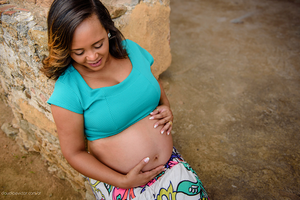 Ensaio de Gestante realizado por fotógrafos de casamento de Vila Velha fotógrafos de casamento de vitória fotógrafos de casamento de serra Espírito Santo ES num estúdio musical com instrumentos, pôr do sol ,floresta, ruínas e felicidade