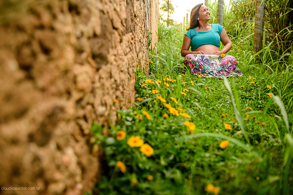 Ensaio de Gestante realizado por fotógrafos de casamento de Vila Velha fotógrafos de casamento de vitória fotógrafos de casamento de serra Espírito Santo ES num estúdio musical com instrumentos, pôr do sol ,floresta, ruínas e felicidade