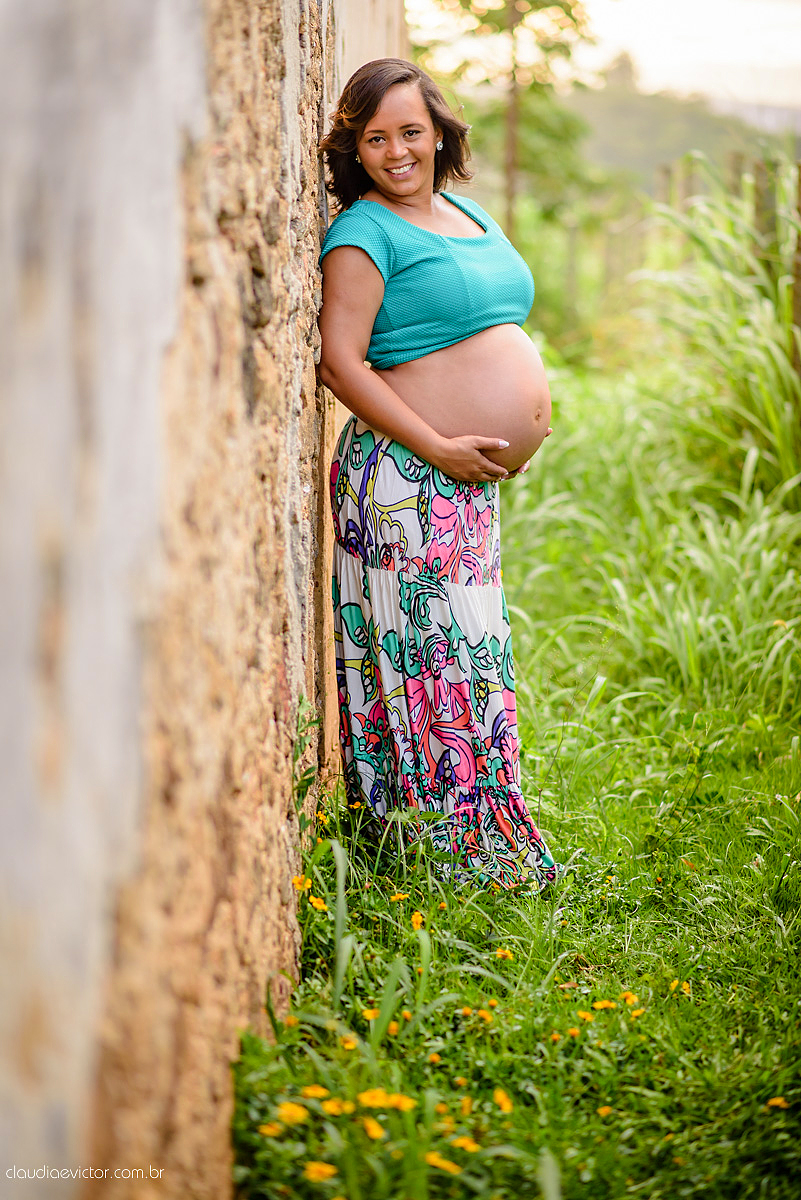 Ensaio de Gestante realizado por fotógrafos de casamento de Vila Velha fotógrafos de casamento de vitória fotógrafos de casamento de serra Espírito Santo ES num estúdio musical com instrumentos, pôr do sol ,floresta, ruínas e felicidade