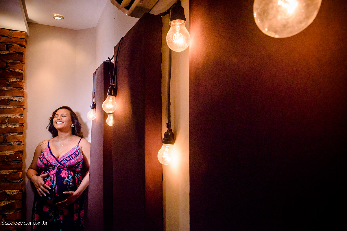 Ensaio de Gestante realizado por fotógrafos de casamento de Vila Velha fotógrafos de casamento de vitória fotógrafos de casamento de serra Espírito Santo ES num estúdio musical com instrumentos, pôr do sol ,floresta, ruínas e felicidade