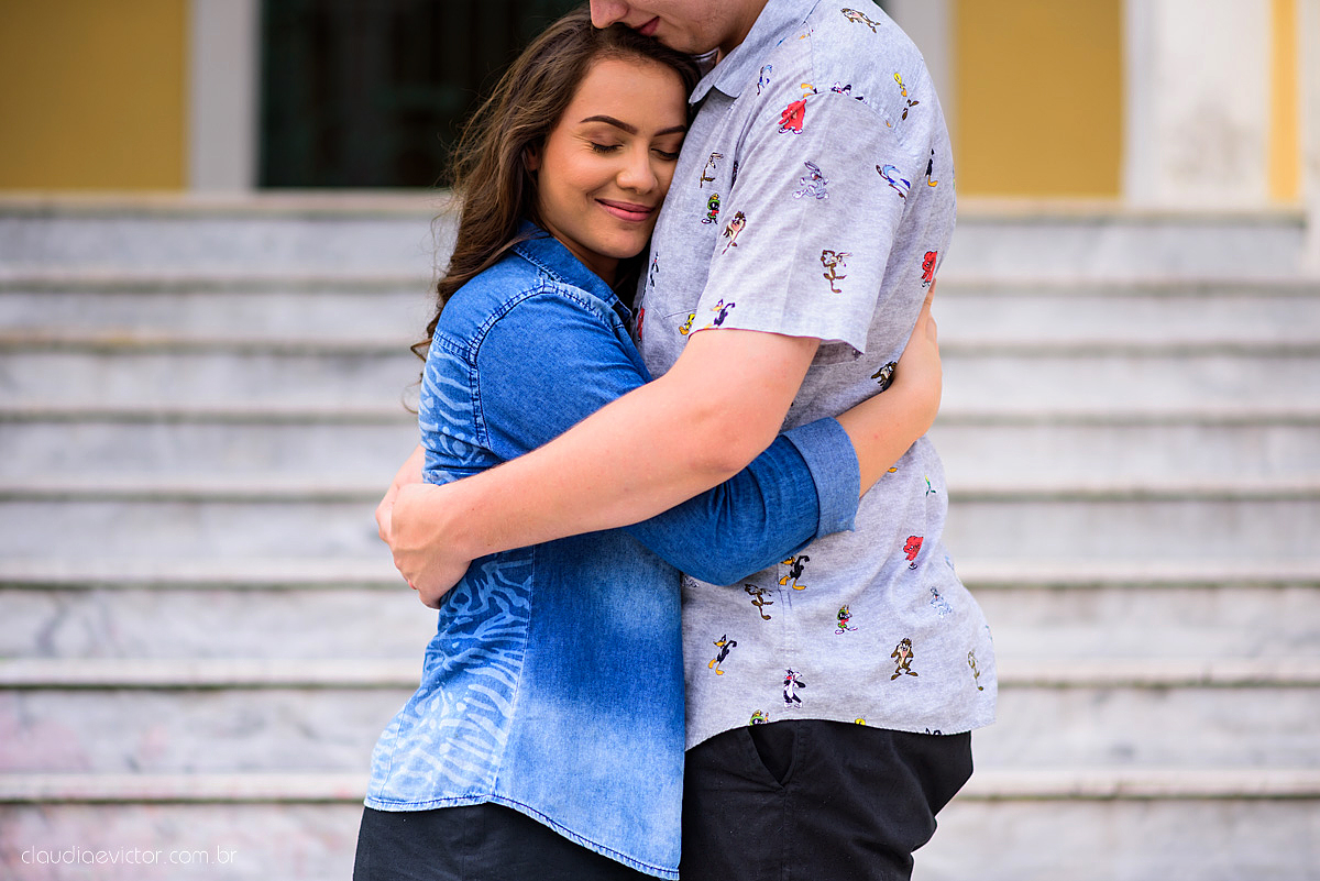 Lindo ensaio de casal urbano realizado na cidade alta centro de vitória por fotógrafos de casamento de vila velha fotógrafos de casamento de vitória fotógrafos de casamento de serra espírito santo ES com noivo e noiva