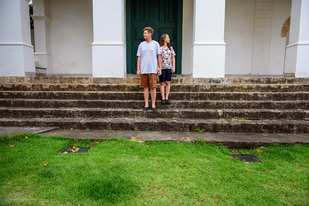 Lindo ensaio de casal urbano realizado na cidade alta centro de vitória por fotógrafos de casamento de vila velha fotógrafos de casamento de vitória fotógrafos de casamento de serra espírito santo ES com noivo e noiva