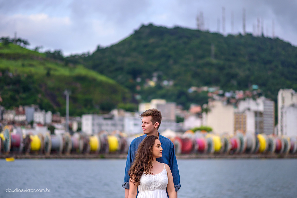 Lindo ensaio de casal urbano realizado na cidade alta centro de vitória por fotógrafos de casamento de vila velha fotógrafos de casamento de vitória fotógrafos de casamento de serra espírito santo ES com noivo e noiva
