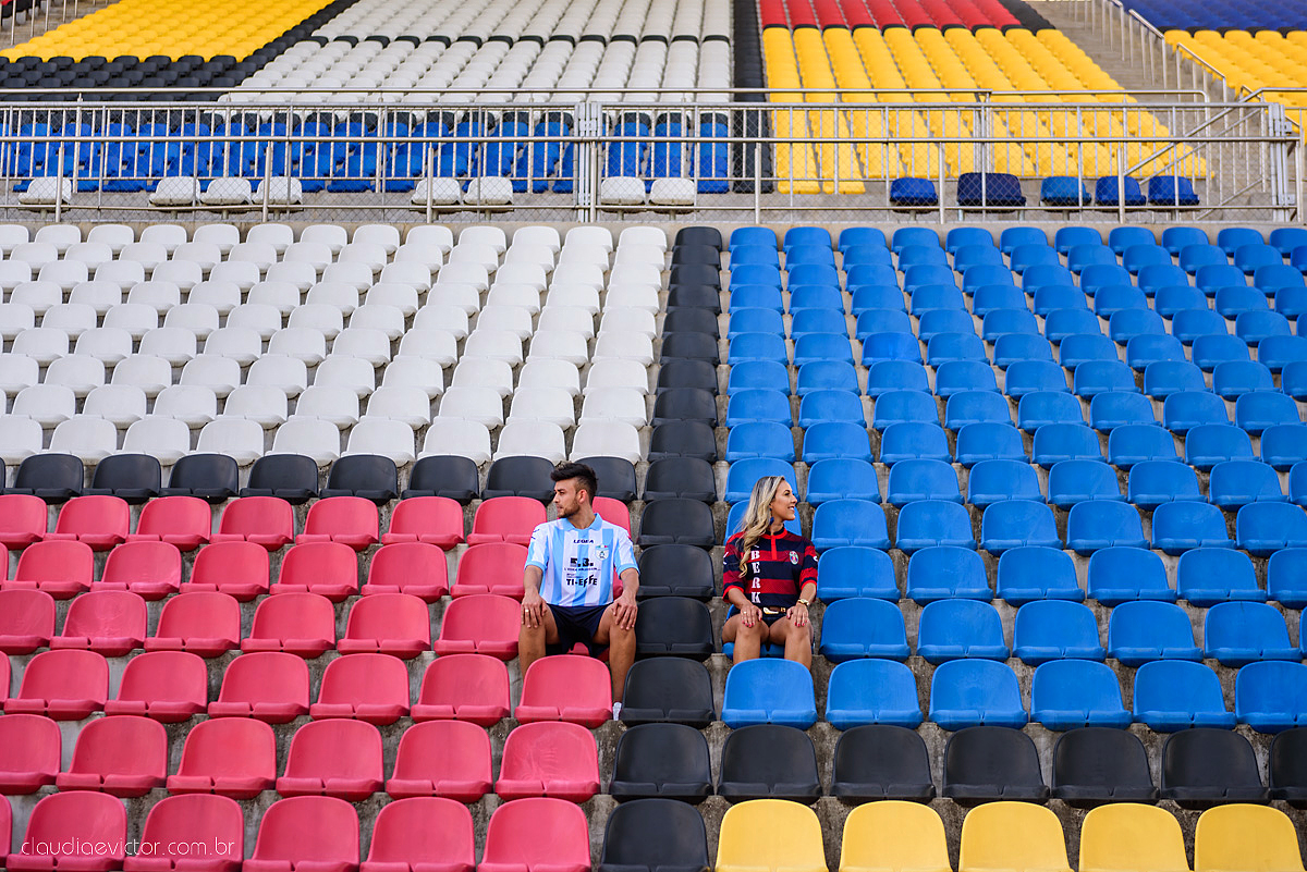 Lindo ensaio realizado no estádio Kleber Andrade em cariacica e guarapari com noivo e noiva por fotógrafos de casamento de vila velha fotógrafos de casamento de vitória fotógrafos de casamento de serra espirito santo ES