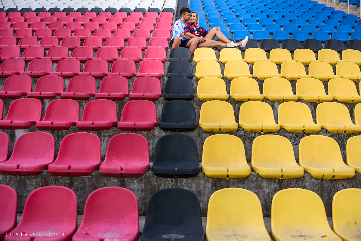 Lindo ensaio realizado no estádio Kleber Andrade em cariacica e guarapari com noivo e noiva por fotógrafos de casamento de vila velha fotógrafos de casamento de vitória fotógrafos de casamento de serra espirito santo ES