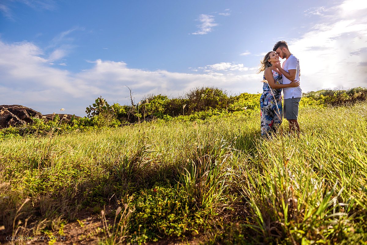 Lindo ensaio realizado no estádio Kleber Andrade em cariacica e guarapari com noivo e noiva por fotógrafos de casamento de vila velha fotógrafos de casamento de vitória fotógrafos de casamento de serra espirito santo ES