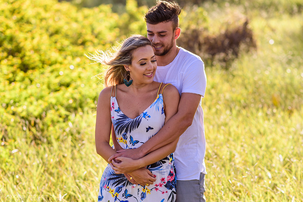 Lindo ensaio realizado no estádio Kleber Andrade em cariacica e guarapari com noivo e noiva por fotógrafos de casamento de vila velha fotógrafos de casamento de vitória fotógrafos de casamento de serra espirito santo ES