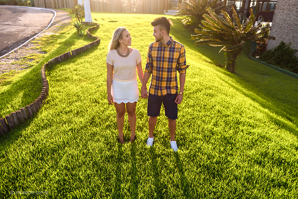 Lindo ensaio realizado no estádio Kleber Andrade em cariacica e guarapari com noivo e noiva por fotógrafos de casamento de vila velha fotógrafos de casamento de vitória fotógrafos de casamento de serra espirito santo ES