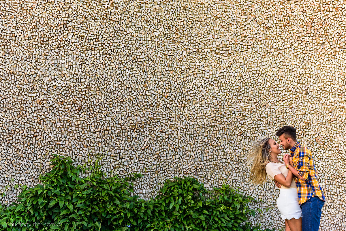 Lindo ensaio realizado no estádio Kleber Andrade em cariacica e guarapari com noivo e noiva por fotógrafos de casamento de vila velha fotógrafos de casamento de vitória fotógrafos de casamento de serra espirito santo ES
