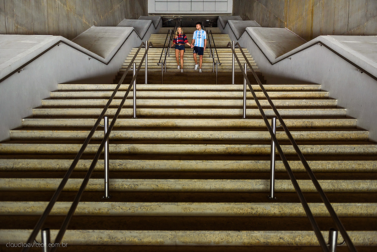 Lindo ensaio realizado no estádio Kleber Andrade em cariacica e guarapari com noivo e noiva por fotógrafos de casamento de vila velha fotógrafos de casamento de vitória fotógrafos de casamento de serra espirito santo ES