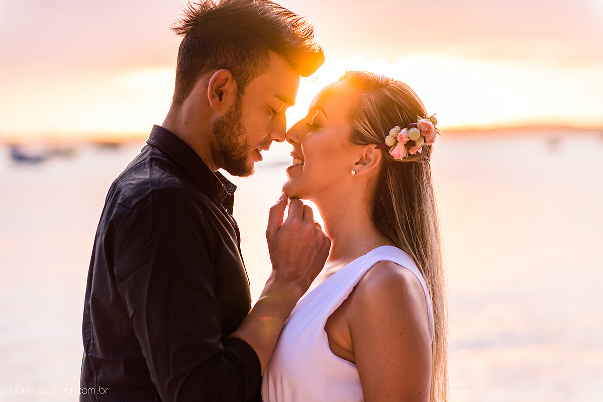 Lindo ensaio realizado no estádio Kleber Andrade em cariacica e guarapari com noivo e noiva por fotógrafos de casamento de vila velha fotógrafos de casamento de vitória fotógrafos de casamento de serra espirito santo ES