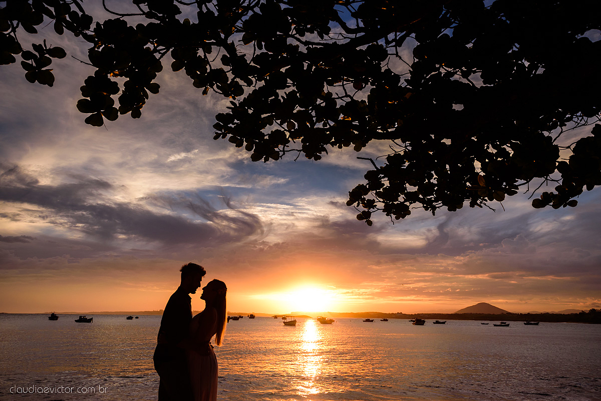 Lindo ensaio realizado no estádio Kleber Andrade em cariacica e guarapari com noivo e noiva por fotógrafos de casamento de vila velha fotógrafos de casamento de vitória fotógrafos de casamento de serra espirito santo ES