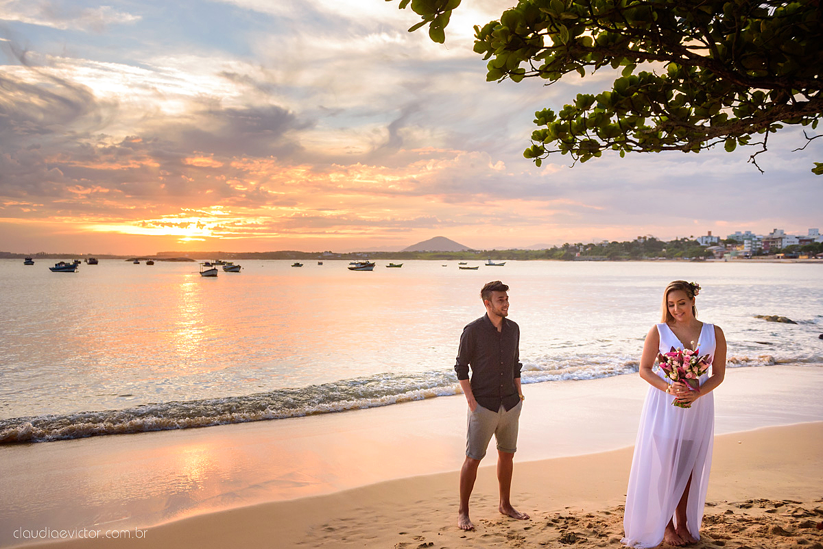 Lindo ensaio realizado no estádio Kleber Andrade em cariacica e guarapari com noivo e noiva por fotógrafos de casamento de vila velha fotógrafos de casamento de vitória fotógrafos de casamento de serra espirito santo ES