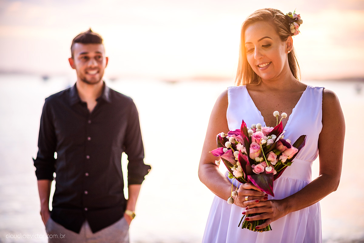 Lindo ensaio realizado no estádio Kleber Andrade em cariacica e guarapari com noivo e noiva por fotógrafos de casamento de vila velha fotógrafos de casamento de vitória fotógrafos de casamento de serra espirito santo ES