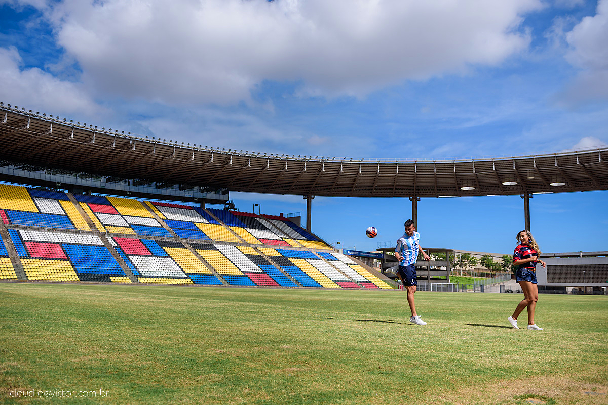 Lindo ensaio realizado no estádio Kleber Andrade em cariacica e guarapari com noivo e noiva por fotógrafos de casamento de vila velha fotógrafos de casamento de vitória fotógrafos de casamento de serra espirito santo ES