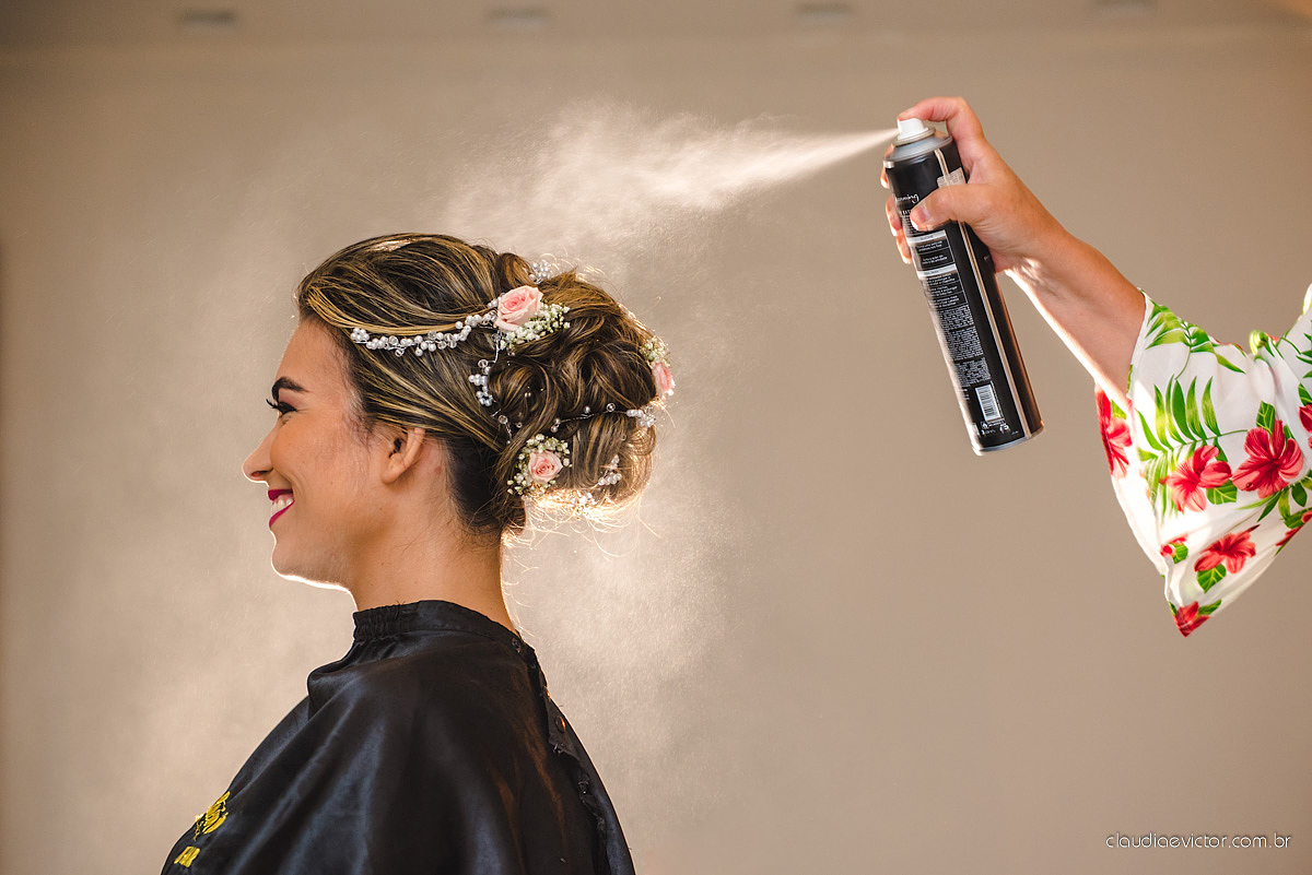 lindo casamento ao ar livre realizado no sitio aldeia do coco em cariacica por fotógrafos de casamento de vila velha fotógrafos de casamento de vitória fotógrafos de casamento de serra espirito santo ES com noivo noiva vestido de noiva e por do sol