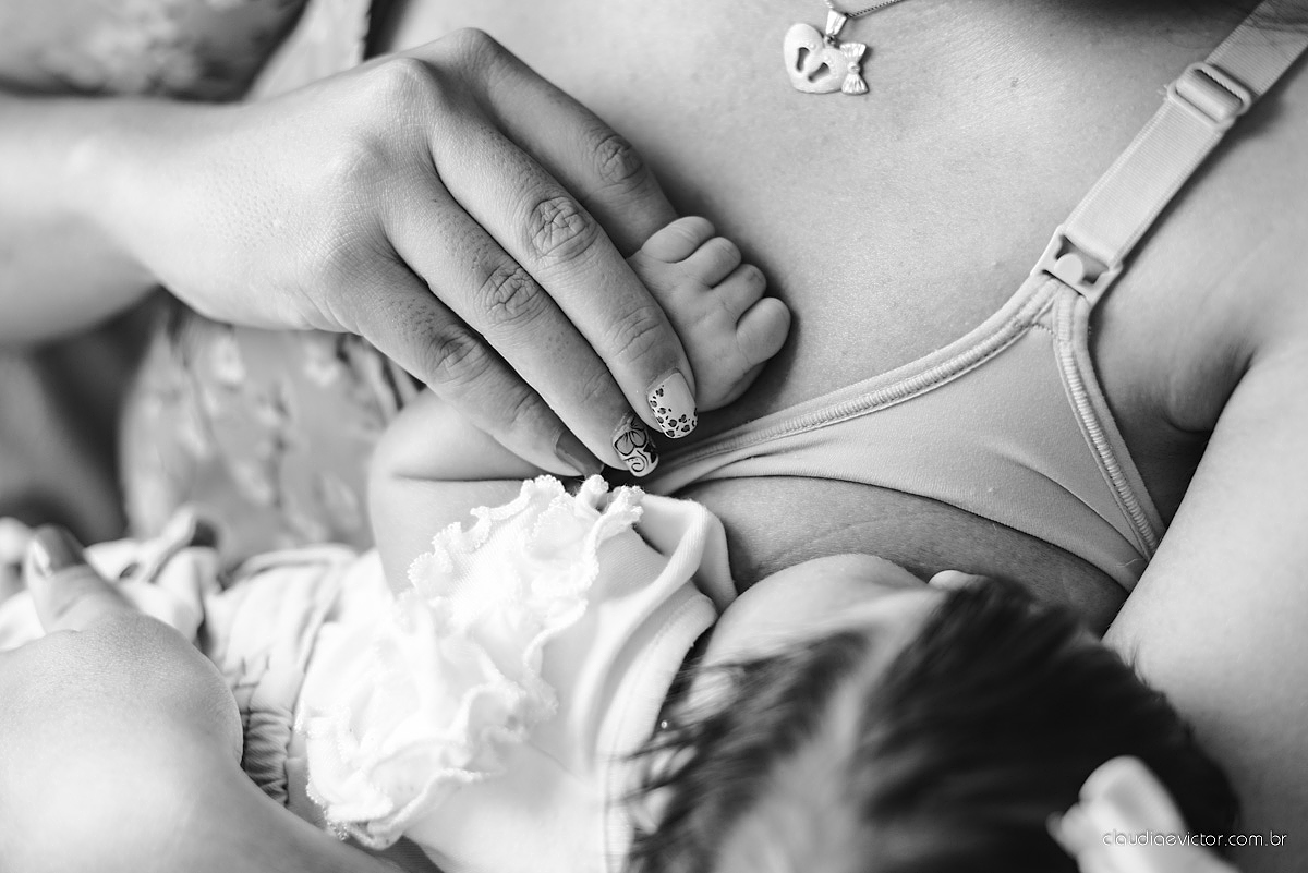 Lindo ensaio com bebê newborn no estilo lifestyle com neném fofa e linda feito por fotógrafos de casamento de vila velha fotógrafos de casamento de vitória fotógrafos de casamento de serra espirito santo ES