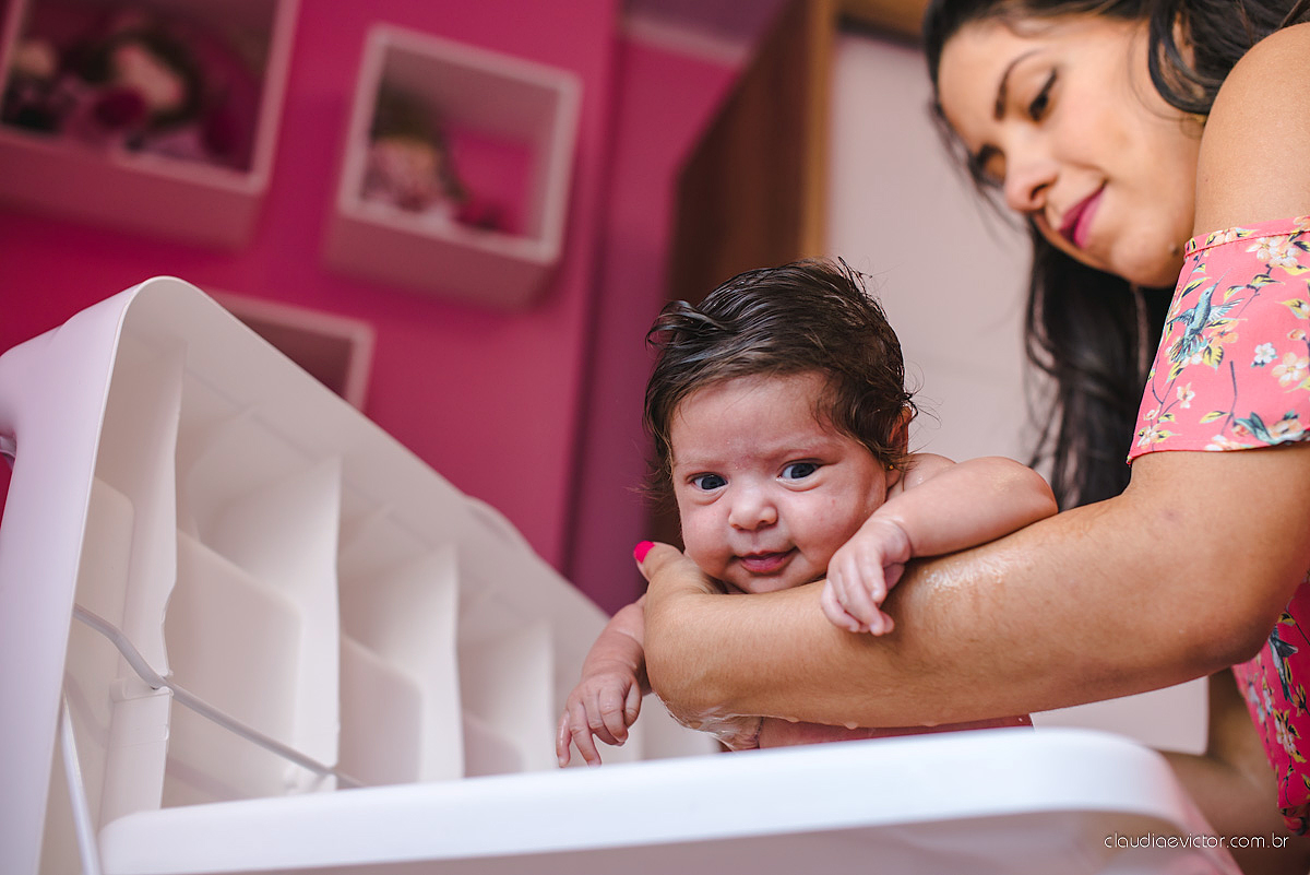 Lindo ensaio com bebê newborn no estilo lifestyle com neném fofa e linda feito por fotógrafos de casamento de vila velha fotógrafos de casamento de vitória fotógrafos de casamento de serra espirito santo ES