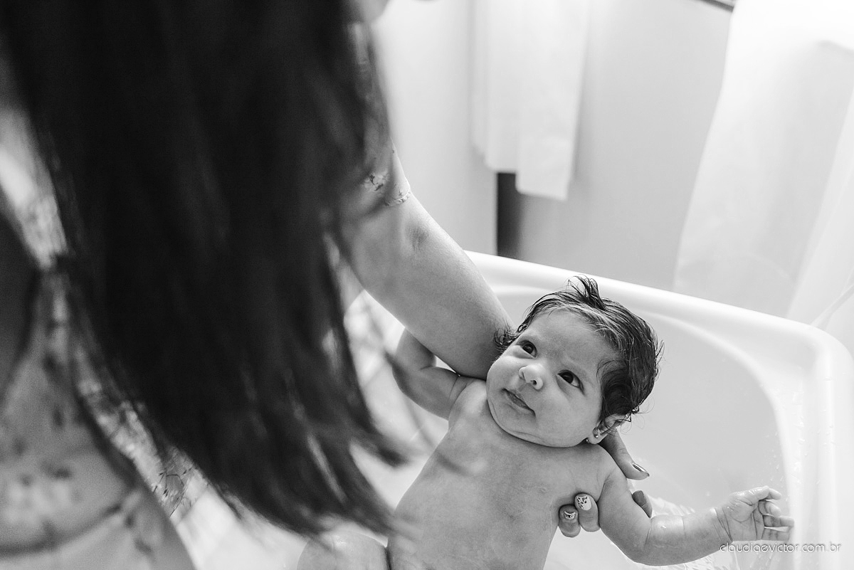 Lindo ensaio com bebê newborn no estilo lifestyle com neném fofa e linda feito por fotógrafos de casamento de vila velha fotógrafos de casamento de vitória fotógrafos de casamento de serra espirito santo ES