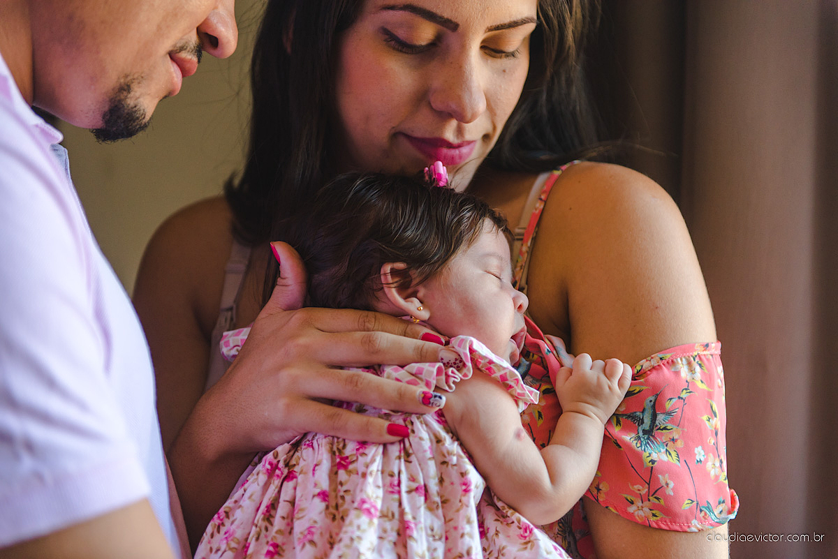 Lindo ensaio com bebê newborn no estilo lifestyle com neném fofa e linda feito por fotógrafos de casamento de vila velha fotógrafos de casamento de vitória fotógrafos de casamento de serra espirito santo ES