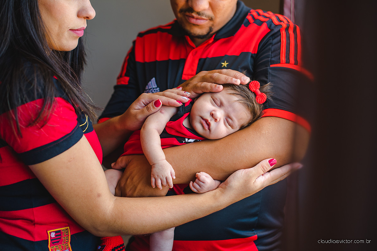 Lindo ensaio com bebê newborn no estilo lifestyle com neném fofa e linda feito por fotógrafos de casamento de vila velha fotógrafos de casamento de vitória fotógrafos de casamento de serra espirito santo ES