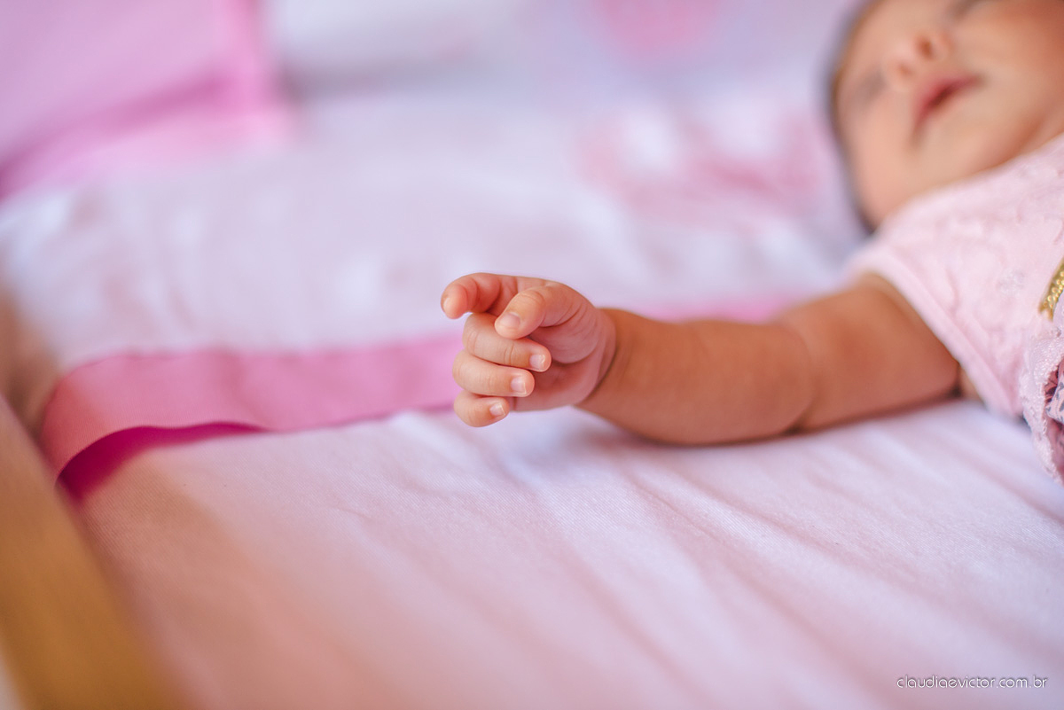 Lindo ensaio com bebê newborn no estilo lifestyle com neném fofa e linda feito por fotógrafos de casamento de vila velha fotógrafos de casamento de vitória fotógrafos de casamento de serra espirito santo ES