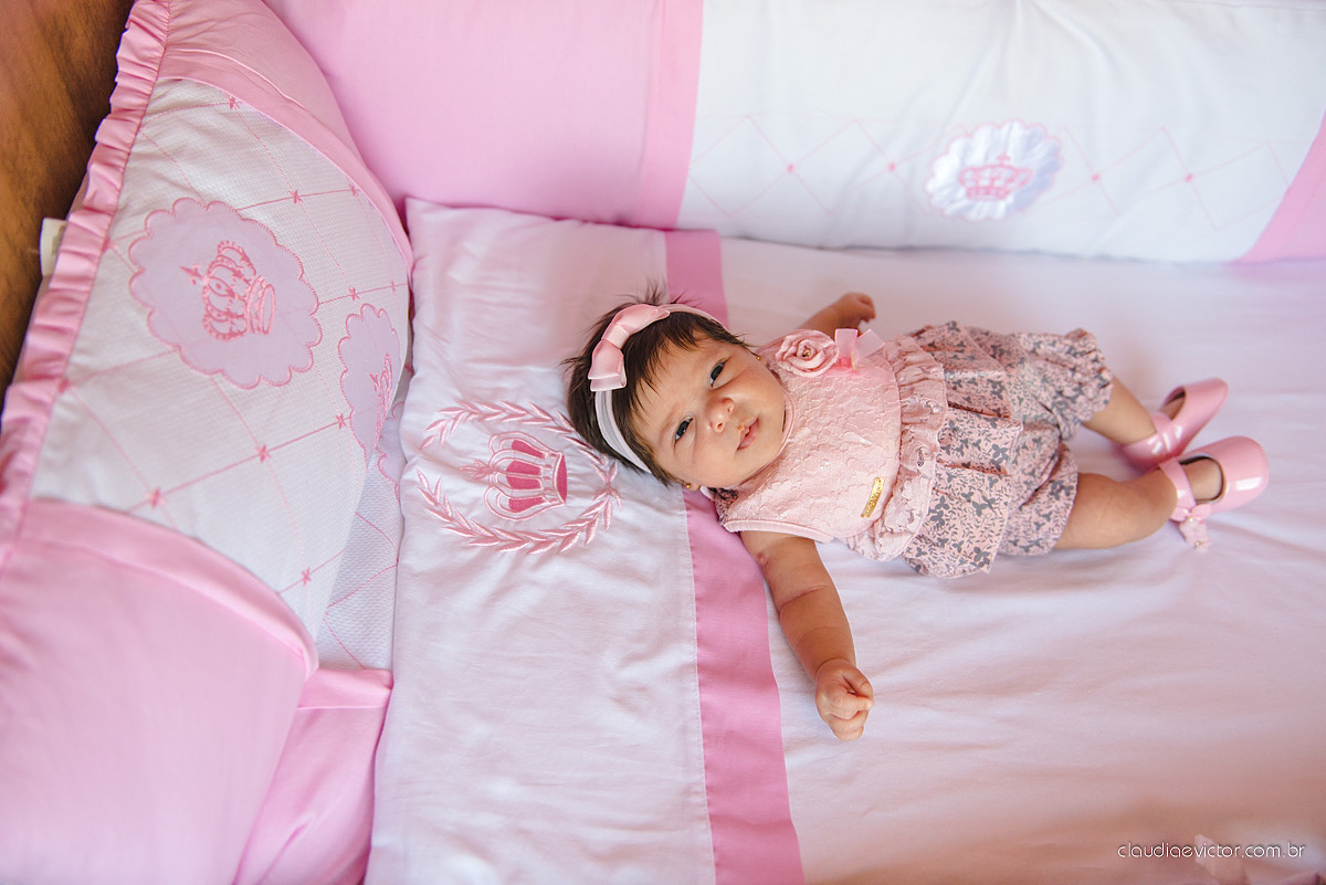 Lindo ensaio com bebê newborn no estilo lifestyle com neném fofa e linda feito por fotógrafos de casamento de vila velha fotógrafos de casamento de vitória fotógrafos de casamento de serra espirito santo ES
