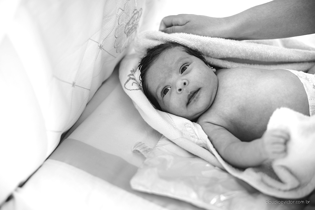 Lindo ensaio com bebê newborn no estilo lifestyle com neném fofa e linda feito por fotógrafos de casamento de vila velha fotógrafos de casamento de vitória fotógrafos de casamento de serra espirito santo ES