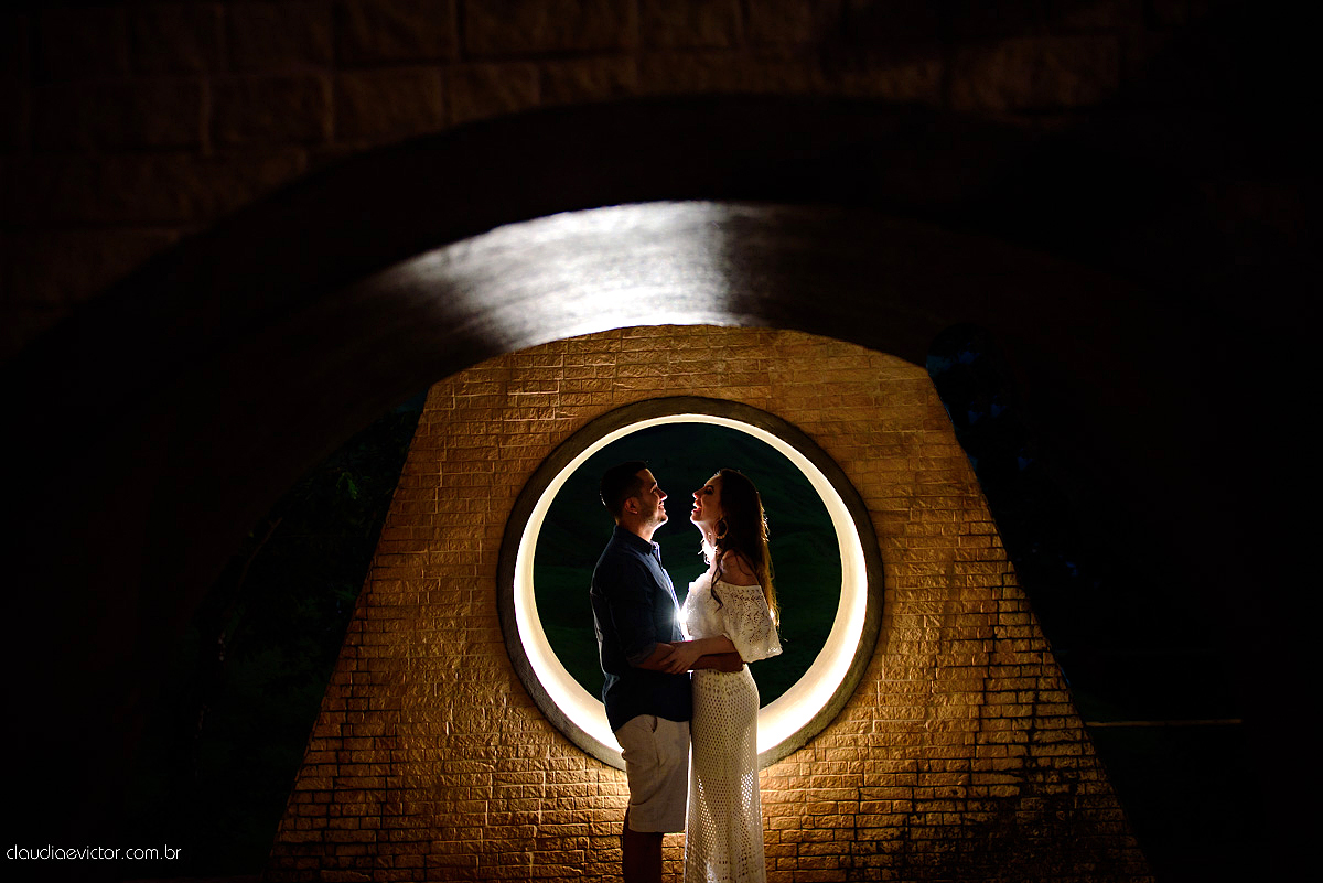 Lindo ensaio realizado em Matilde Alfredo chaves com cachoeira e linha de trem por fotógrafos de casamento de vila velha fotógrafos de casamento de vitória fotógrafos de casamento de serra espirito santo ES com noivo noiva e ukulelê