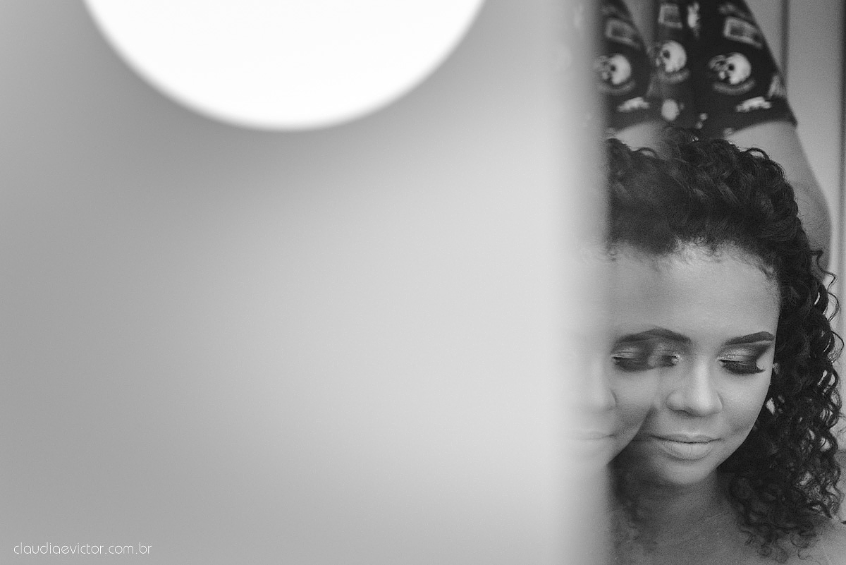 Lindo casamento realizado em serra fotografado por fotógrafos de casamento de vila velha fotógrafos de casamento de vitória fotógrafos de casamento de serra espirito santo ES vestido de noiva noivo na igreja católica e banda ao vivo