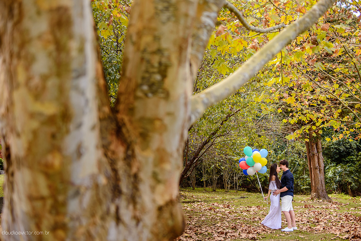 Lindo ensaio de casal feito em pedra azul na pousada dos pinhos com cavalos noivo noiva e muita alegria por fotógrafos de casamento de vila velha fotógrafos de casamento de vitória fotógrafos de casamento de serra espirito santo es