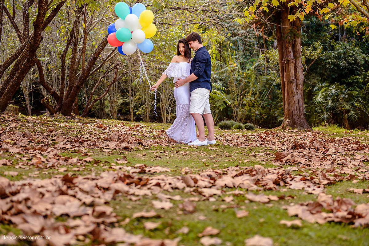 Lindo ensaio de casal feito em pedra azul na pousada dos pinhos com cavalos noivo noiva e muita alegria por fotógrafos de casamento de vila velha fotógrafos de casamento de vitória fotógrafos de casamento de serra espirito santo es