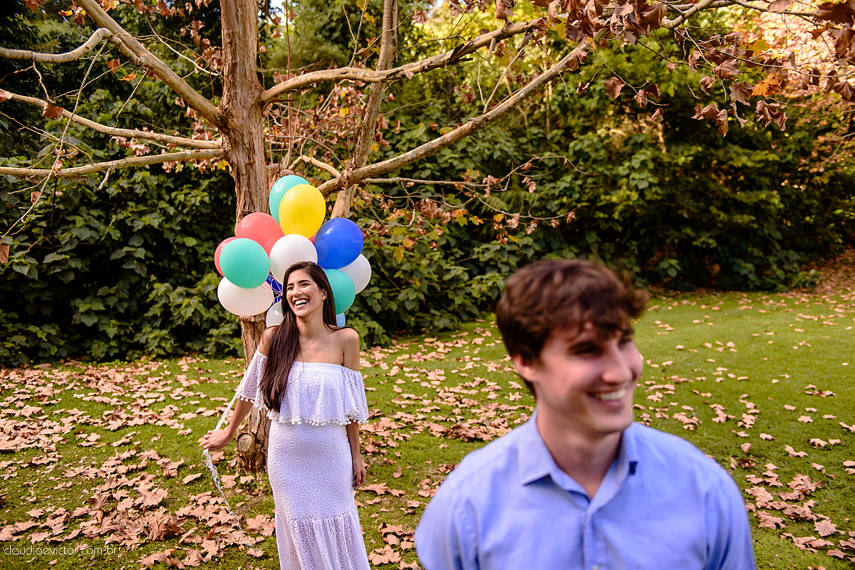 Lindo ensaio de casal feito em pedra azul na pousada dos pinhos com cavalos noivo noiva e muita alegria por fotógrafos de casamento de vila velha fotógrafos de casamento de vitória fotógrafos de casamento de serra espirito santo es