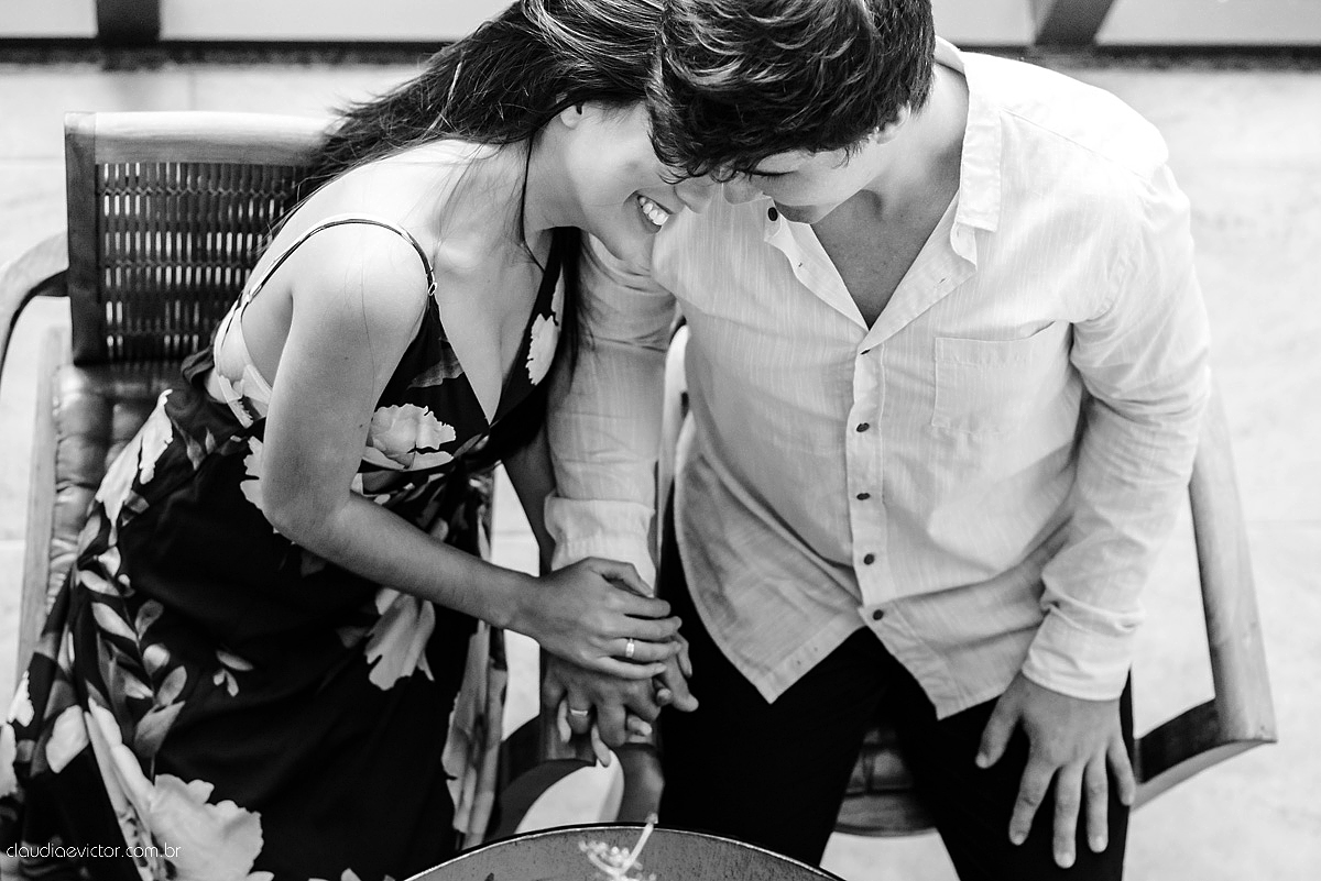 Lindo ensaio de casal feito em pedra azul na pousada dos pinhos com cavalos noivo noiva e muita alegria por fotógrafos de casamento de vila velha fotógrafos de casamento de vitória fotógrafos de casamento de serra espirito santo es