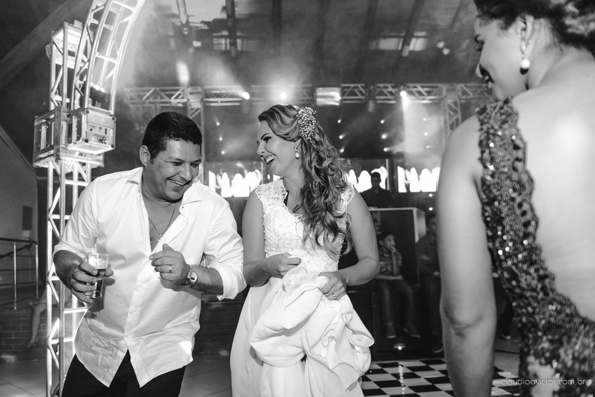 book, bride, casamento, ensaio, externa, por fotógrafo de casamento de Vila Velha  fotógrafo de casamento de Vitória fotógrafo de casamento de Serra Espirito Santo ES fotos criativas de casamento