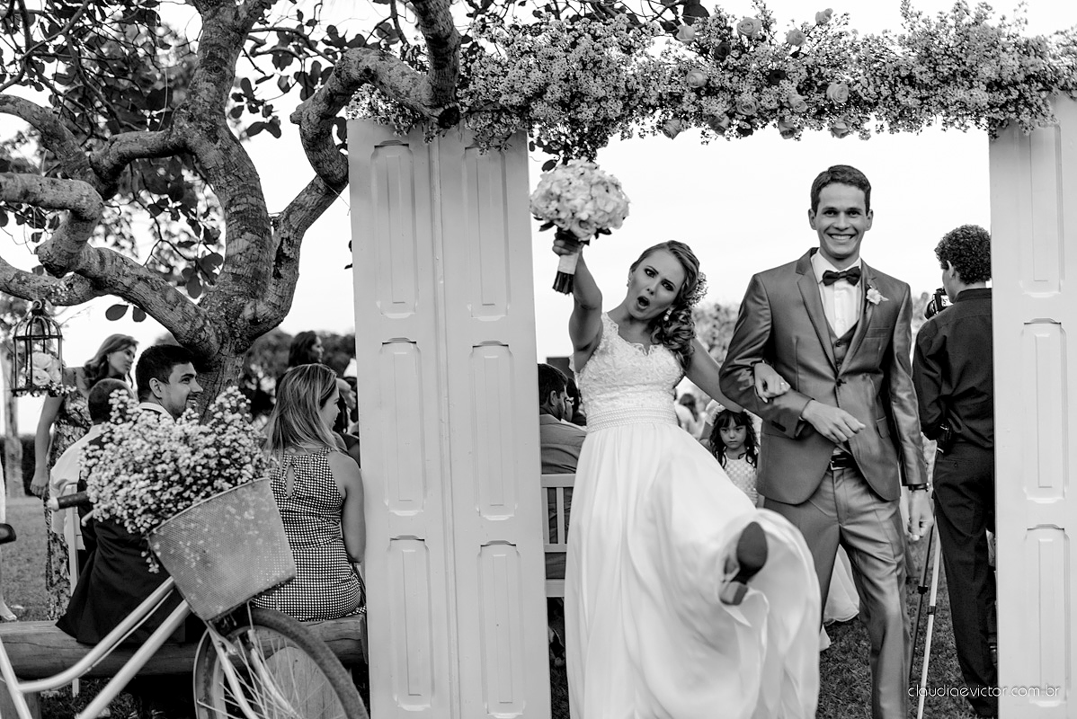 book, bride, casamento, ensaio, externa, por fotógrafo de casamento de Vila Velha  fotógrafo de casamento de Vitória fotógrafo de casamento de Serra Espirito Santo ES fotos criativas de casamento